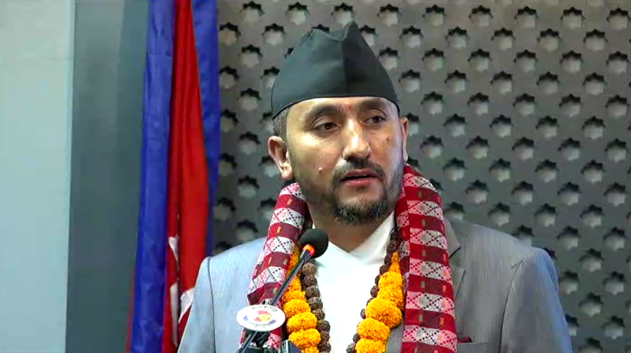 मन्त्रीको चम्चा बनिएन भने स्वतन्त्र रुपमा अगाडि बढ्न सकिन्छः मन्त्री खरेल